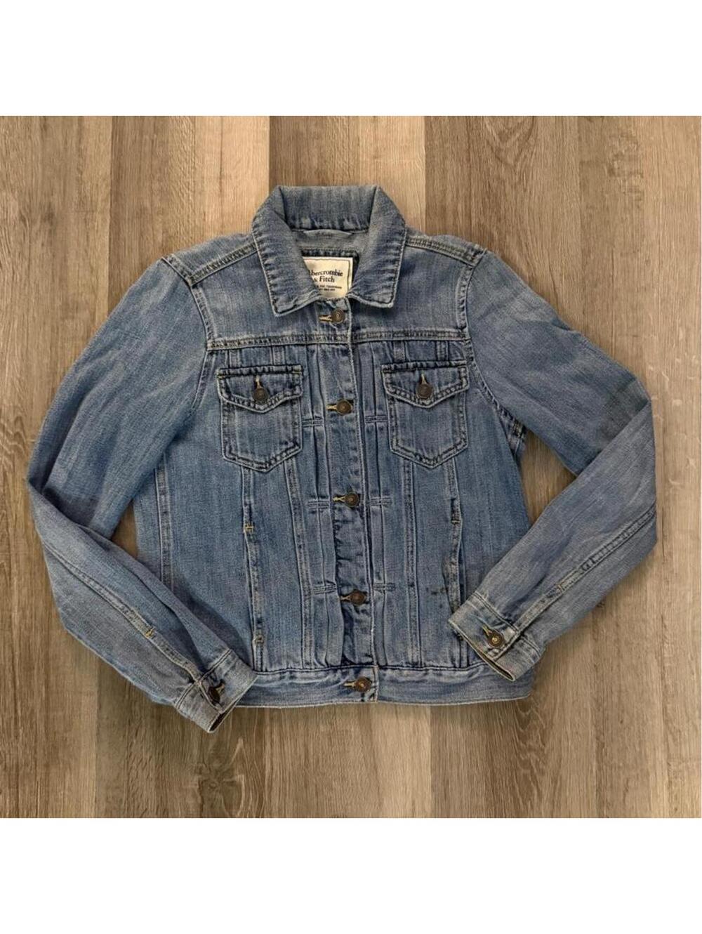 Vintage Abercrombie & Fitch blue denim jacket in size S  #abercrombie